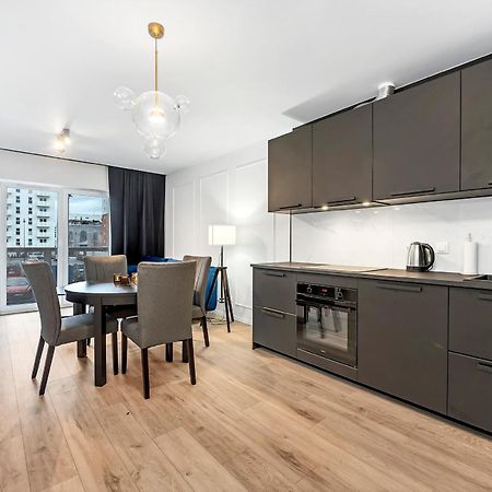 شقة وودج  في Lumina Bright Apart Park Stefana Skrzywana المظهر الخارجي الصورة